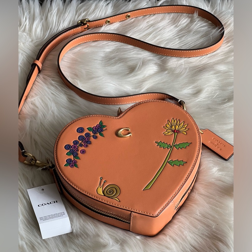 💰SOLD - CK398 - Coach X Observed By Us Heart Crossbody - Picture 10 of 15